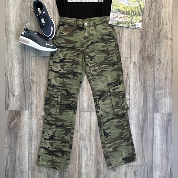 NWOT Super Cool Camo Cargo Pants - Picture 3 of 4